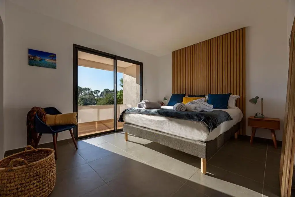 Bed in Calarossa Bay Resort